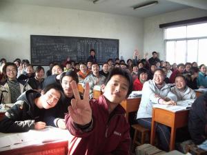 anak belajar di kelas