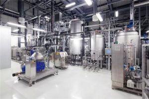 Pada skala Pilot plant, para peneliti di Fraunhofer Center for Chemical-Biotechnological Processes CBP berupaya untuk memproduksi isobuatana dari bahan baku terbarukan.