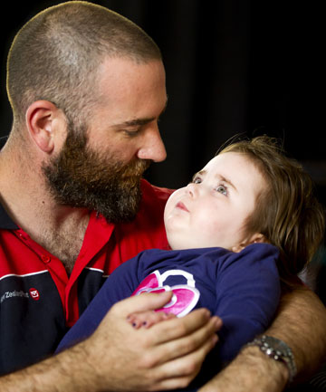 Bayi perempuan bernama Violet Stephen sedang digendong ayahnya, David. Violet merupakan salah satu bayi yang mengidap penyakit TAY-SACHS. (Credit: MAARTEN HOLL/Fairfax NZ)