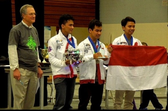 Tim Robot UGM Juara di Dua Kompetisi Internasional. (Credit: ugm.ac.id)