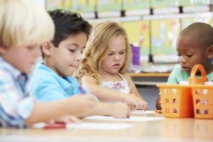 Haruskah Anak Masuk Ke Pra-Sekolah Untuk Pendidikan Awal?